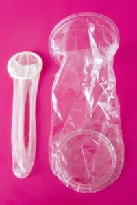 Мужской и женский презервативы